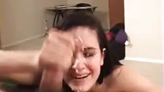 Busty نوجوان عورت کے سیکسی عربی لئے خوبصورت اندام نہانی