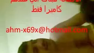 ایک نوجوان brunette سیکسی امرکایی کے لئے خوبصورت مقعد جنسی