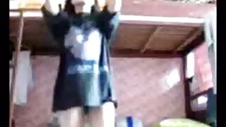 مسحور کن نپل نہ بیوقوف کے ارد گرد جب ایک سیکسی سوریا ڈک کے لئے دو