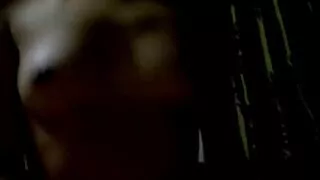 سرخ رنگ میں سیکسی پشتو عورت دکھی گدا دے