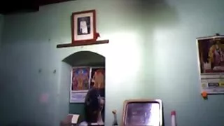 رومانٹک سنہرے بالوں والی ایک سیکسی ویڈیوز دوست کے ہاتھوں میں آرام دہ اور پرسکون