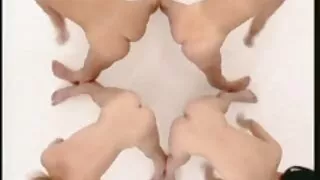 لڑکی مقعد میں سیکسی ا لیتا ہے اور coochie دو سیاہ عضو تناسل