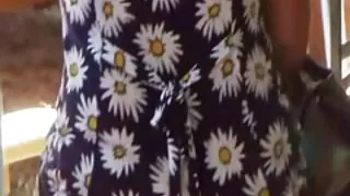 فحش impales نوجوان slut کے ساتھ ایک بڑی فیلم سیکسی فارسی چھڑی