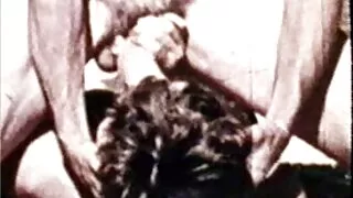 دو ٹرپل سیکس نوجوان لڑکیوں اور ایک آدمی کے پرجوش فحش