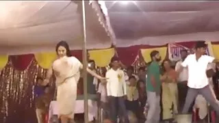 سفید فل سیکس چادروں پر خوبصورت جوڑے پریمیوں جنسی