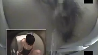 ایک بار میں رات کے سیکسی مجرے کھانے کے بعد ایک اٹھاو کے ساتھ Brunette مقعد آخر